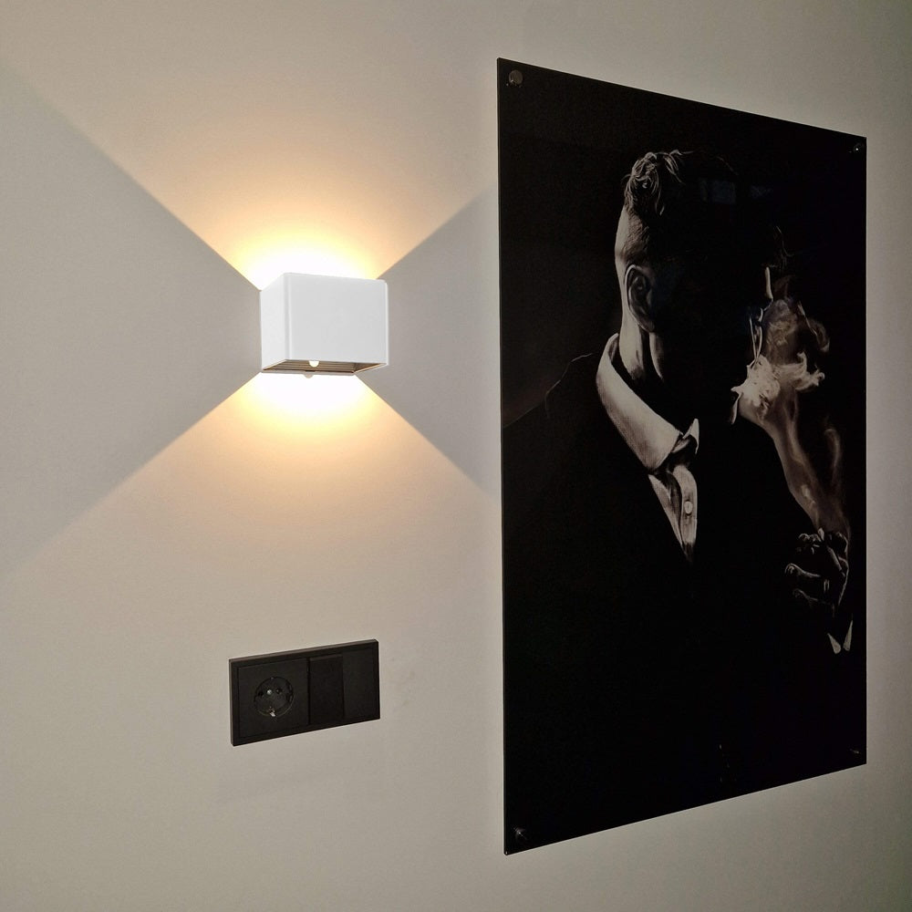 Luxe Wall Light – Motion Sensor & Warm Ambient LED Lighting (2700K)