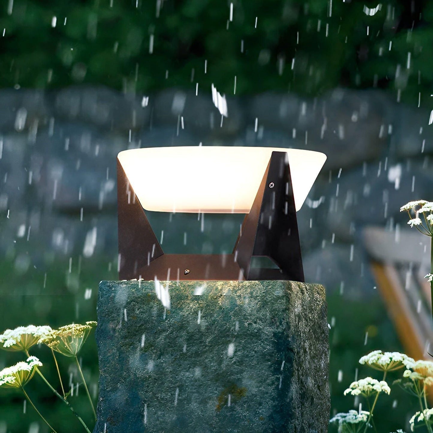 Luxio Solar – Luxurious Solar-Powered Japanese Garden Lamp