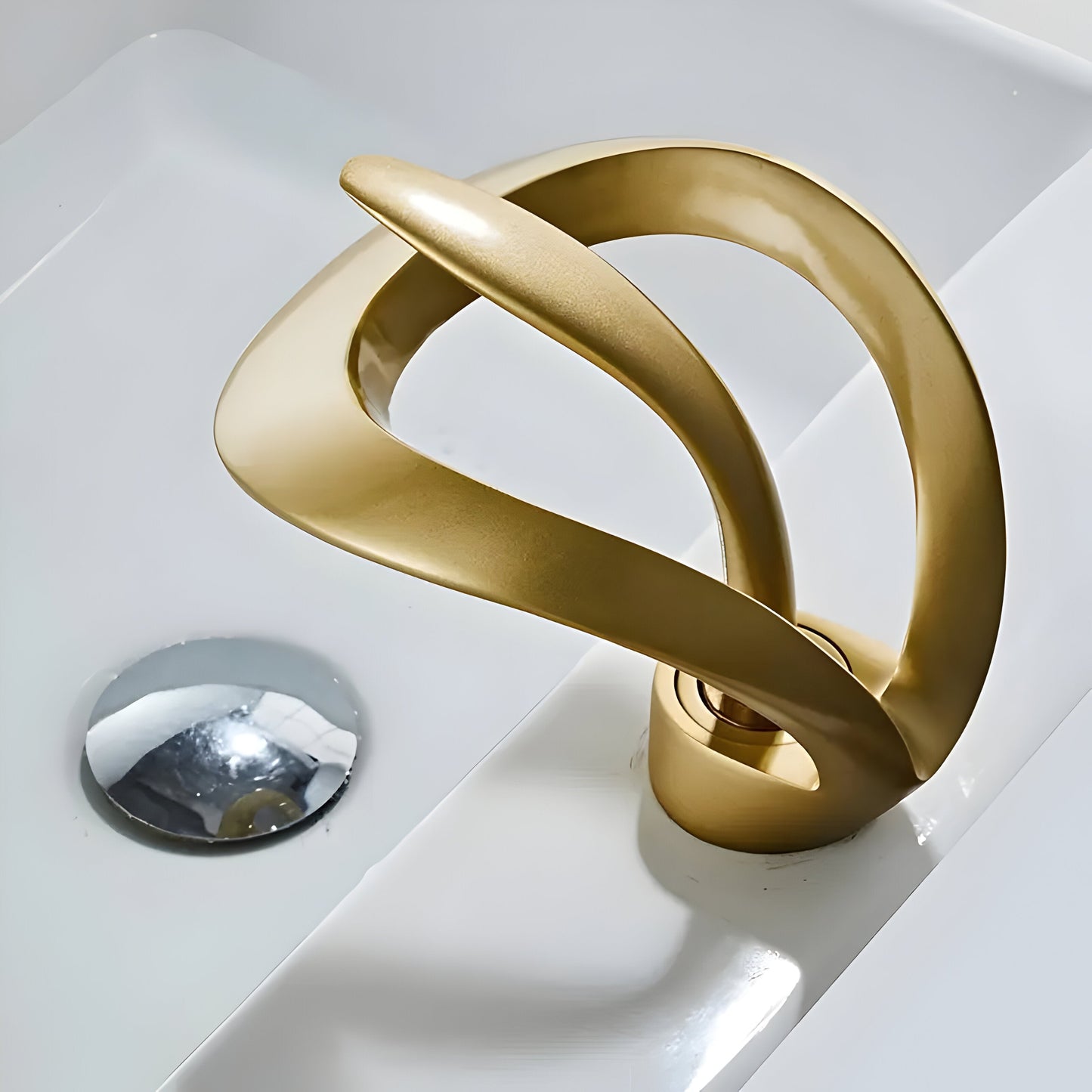 AquaGleam – Minimalist Bathroom Basin Tap