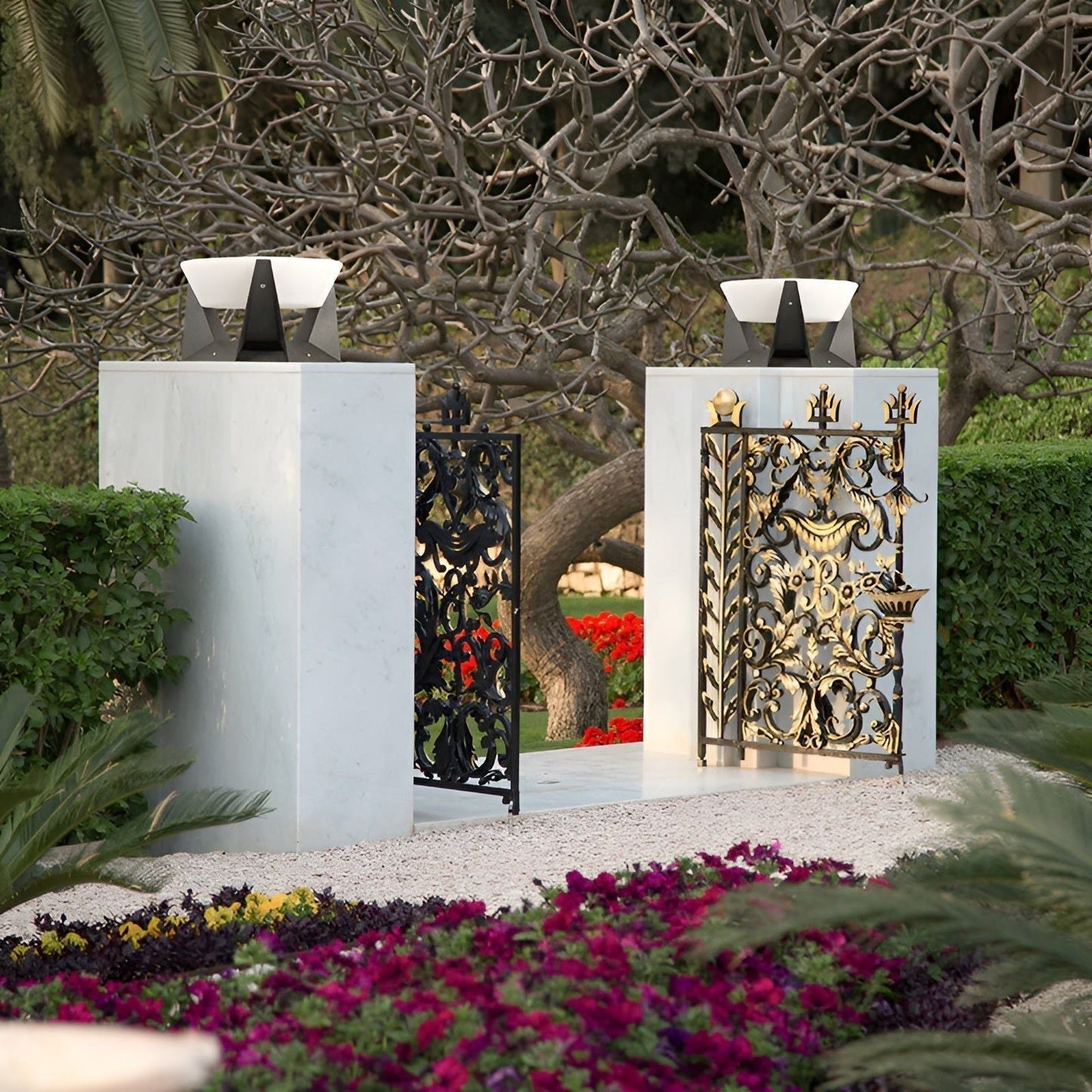 Luxio Solar – Luxurious Solar-Powered Japanese Garden Lamp