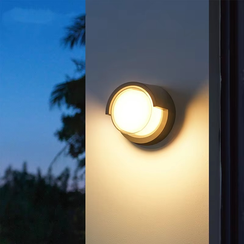Modern Outdoor LED Wall Light with Motion Sensor – Waterproof IP65 Security Lighting