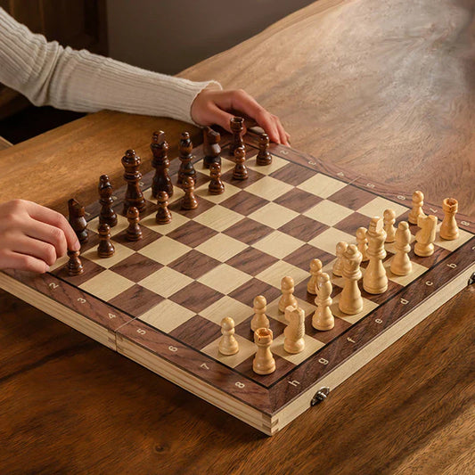 Luxury Wooden Magnetic Chess Set – Foldable & Travel-Friendly